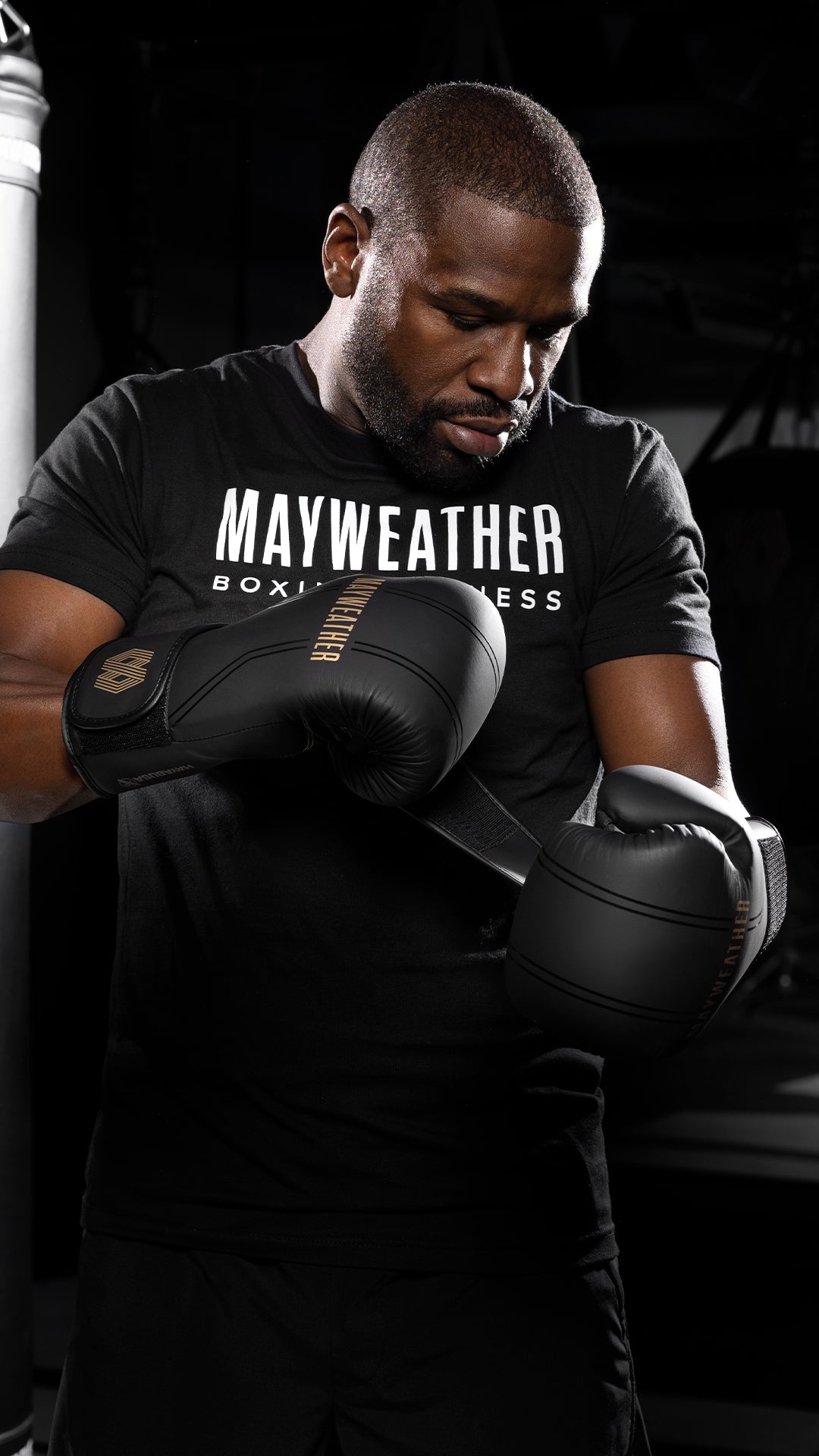 Mayweather Contender Boxing Gloves - Black / Gold